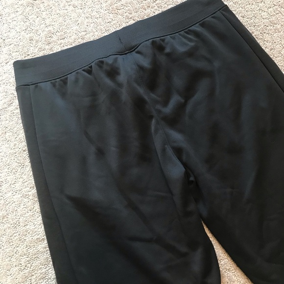 Under Armour Women’s Black Fleece Jogger Pants (Medium) - Picture 11 of 12